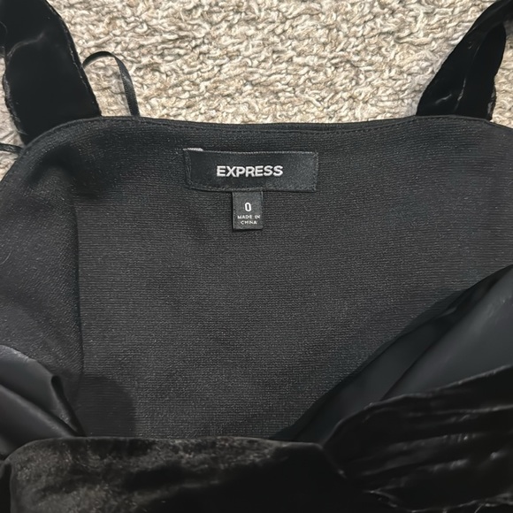 EXPRESS Black Velvet Dress Size 0 - Picture 5 of 5